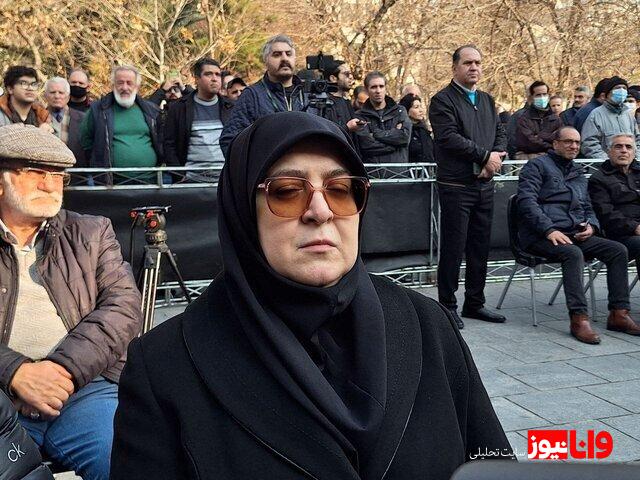 حضور دو چهره مشهور سیاسی در مراسم بدرقه ژاله علو + عکس حضور دو چهره مشهور سیاسی در مراسم بدرقه ژاله علو + عکس