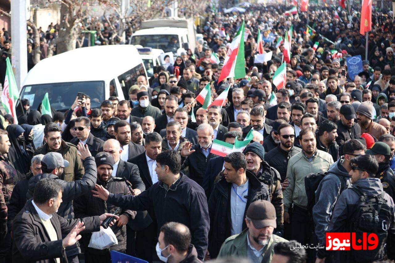 حضور پزشکیان در راهپیمایی ۲۲ بهمن در تهران