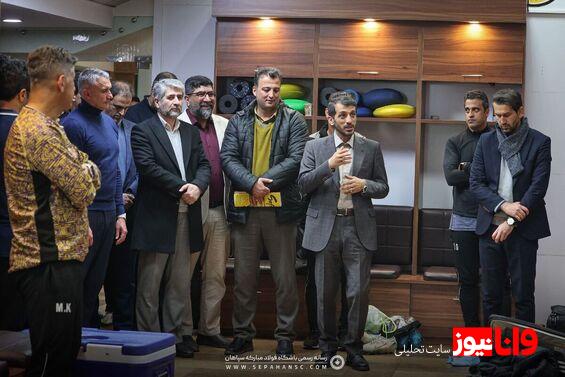 حضور مدیرعامل فولاد مبارکه در رختکن سپاهان بعد از پیروزی مقابل پرسپولیس