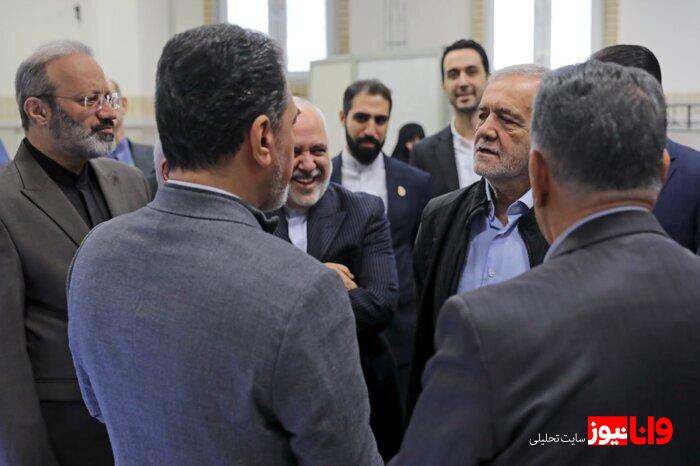 پزشکیان از نمایشگاه «پیشگامان پیشرفت» بازدید کرد پزشکیان از نمایشگاه «پیشگامان پیشرفت» بازدید کرد