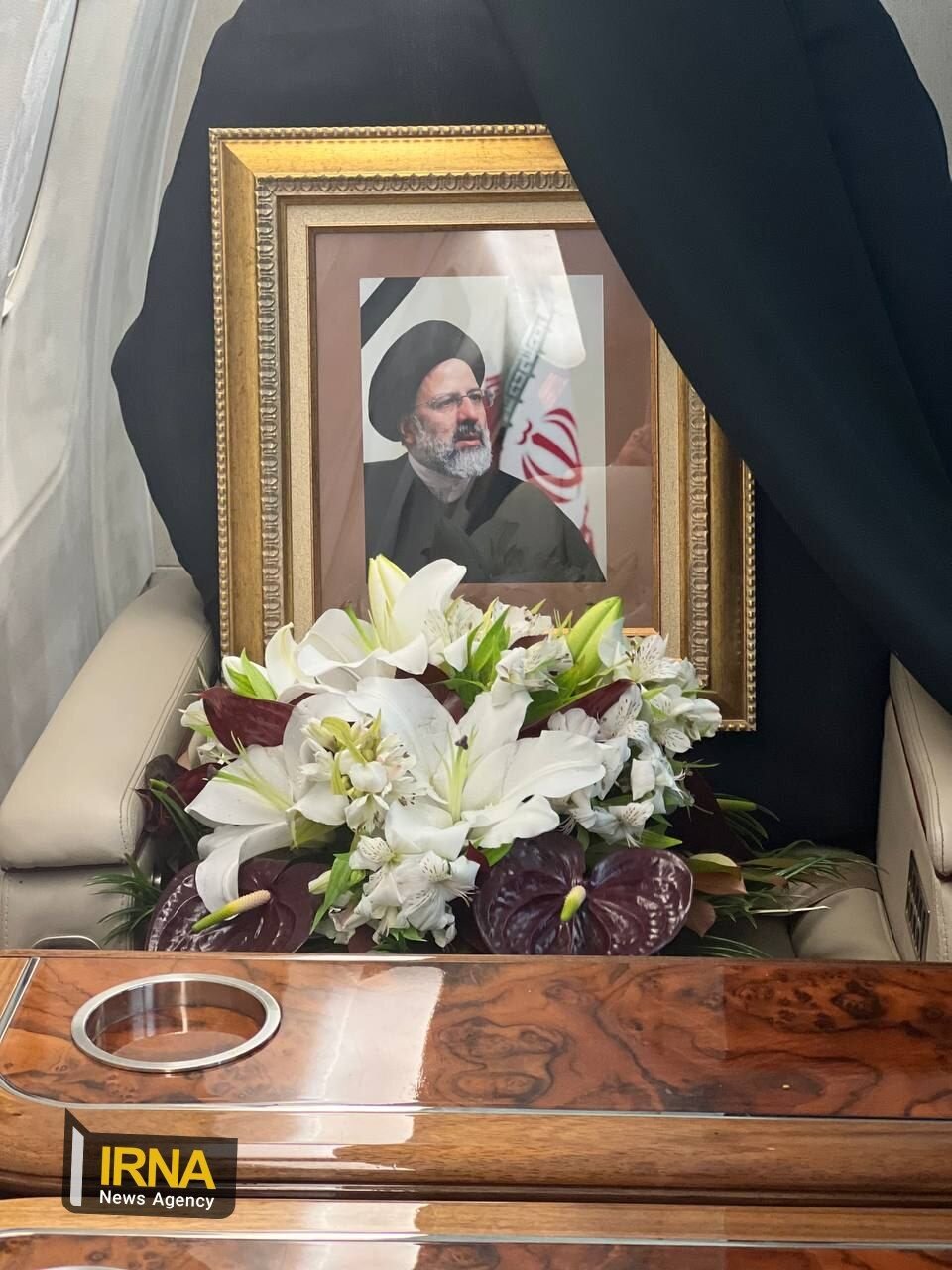 تصاویر تلخ از داخل هواپیمای ریاست جمهوری پس از به شهادت رسیدن سید ابراهیم رئیسی و سرتیم حفاظتش