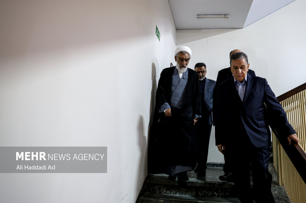 زاکانی با آسانسور رفت، پورمحمدی از راه پله /حضور دو کاندیدای ریاست جمهوری در اتاق اصناف +تصاویر