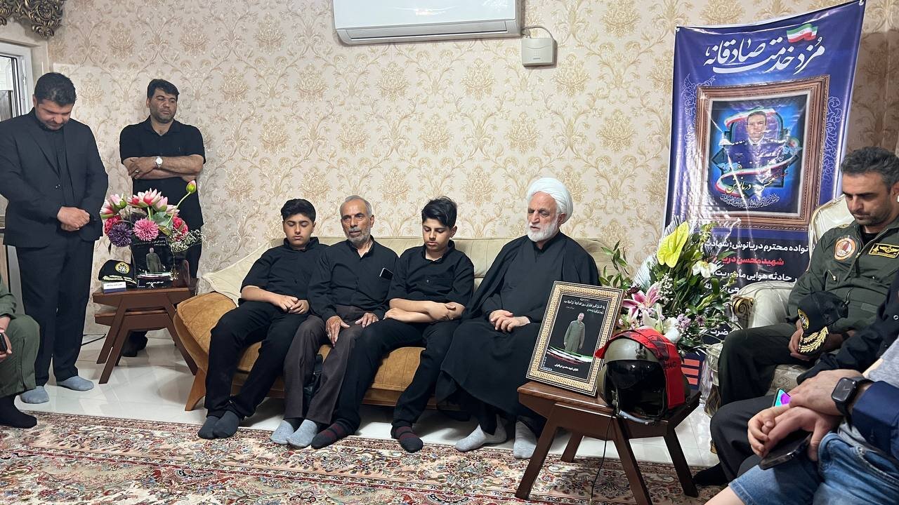 حضور محسنی اژه ای در منزل شهیدان مصطفوی و دریانوش+ تصاویر