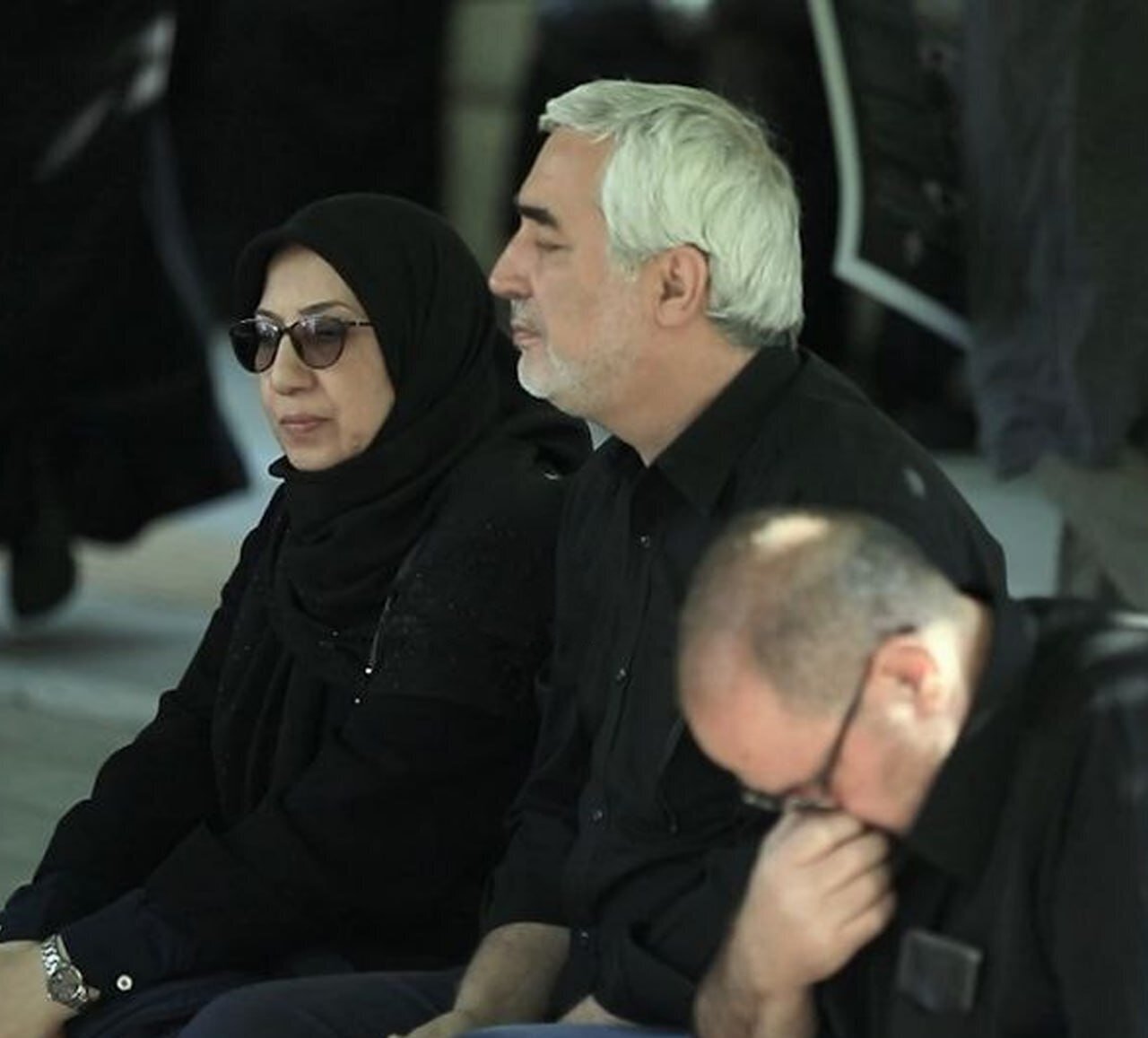چهره غمگین کارگردان سرشناس سینمای ایران در مراسم تشییع رئیسی + عکس