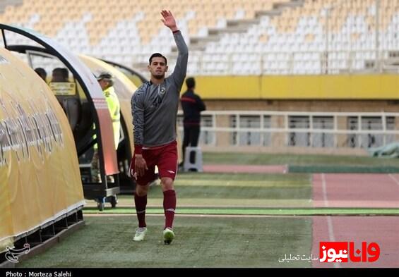 درگیری دروازه‌بان سپاهان در زمان خروج از ورزشگاه آزادی