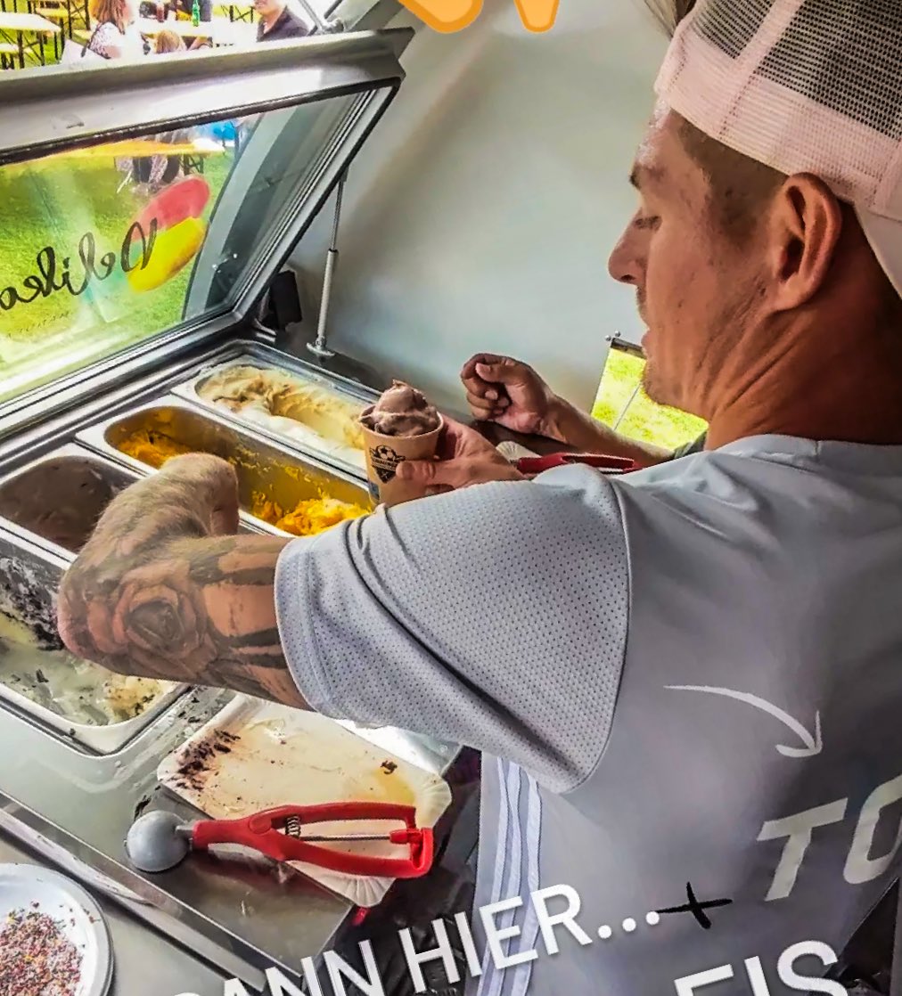 عکس| تونی کروس بستنی فروش شد!