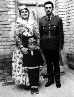 عکس دیده نشده از کودکی مسعود پزشکیان در کنار پدر و مادرش