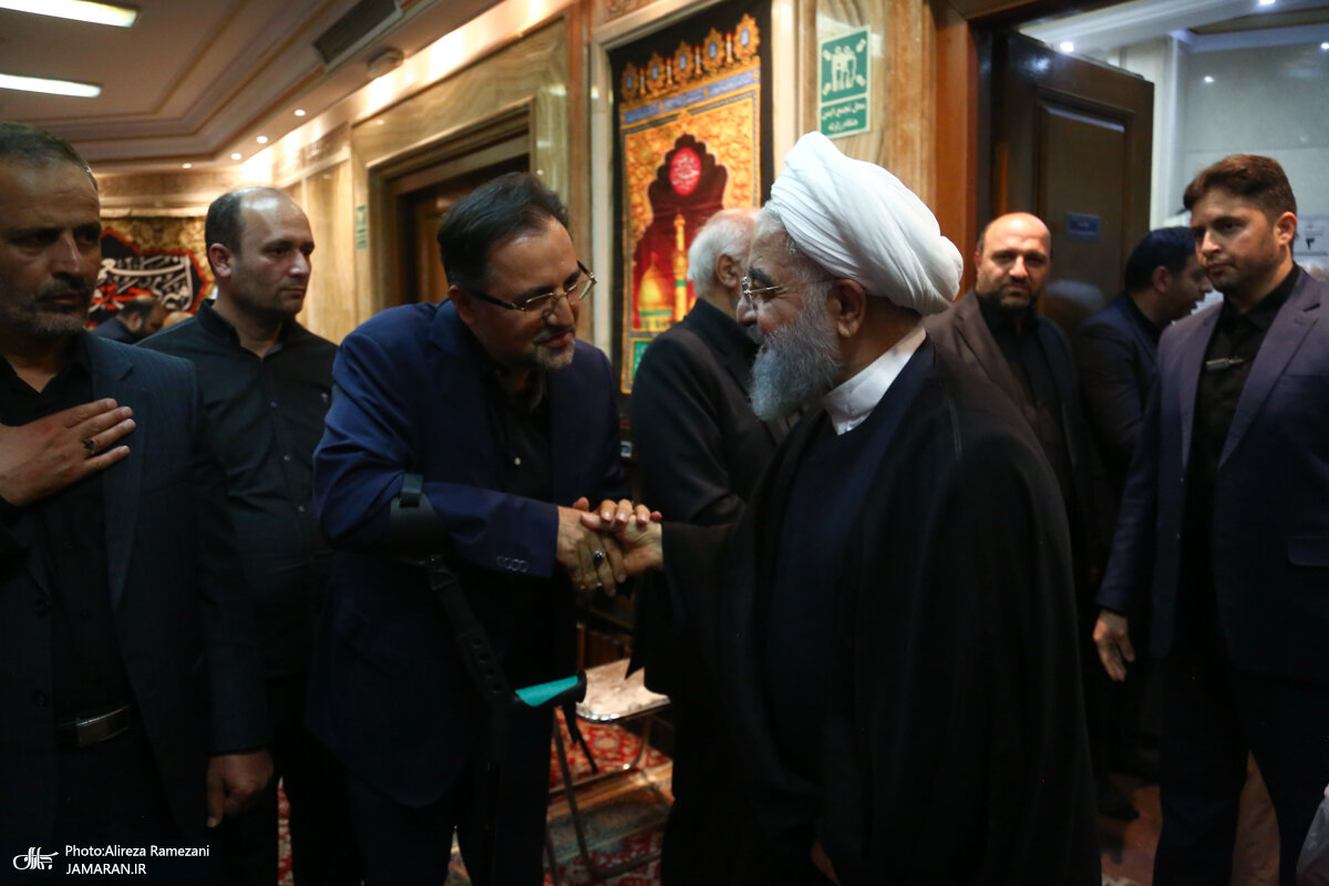 تصویری از صحبت روحانی و عارف در یک مراسم/  مدیران ارشد دولت روحانی جمع بودند