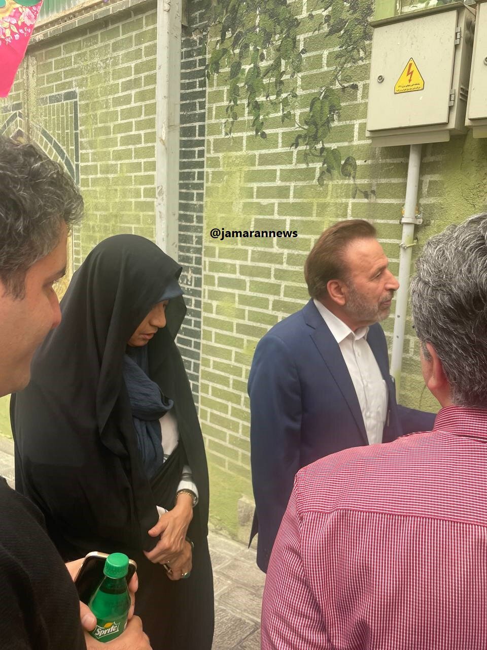 عکسی از نوه امام خمینی در روز انتخابات /واعظی و همسرش به جماران رفتند /منتجب نیا در حسینیه ارشاد رأی داد