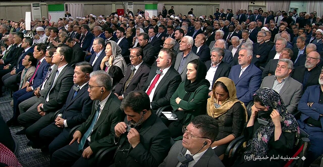 تصاویری متفاوت از مهمانان ویژه بیت رهبری در مراسم تنفیذ حکم ریاست جمهوری پزشکیان