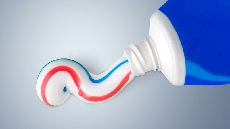 ۱۱ روش خانگی برای درمان نیش زنبور + چه زمانی به دکتر مراجعه کنیم؟