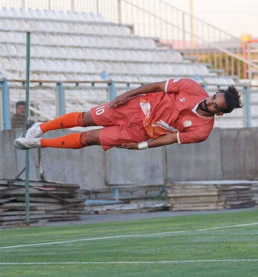 عکس| شادی افقی و عجیب ستاره پرسپولیس!