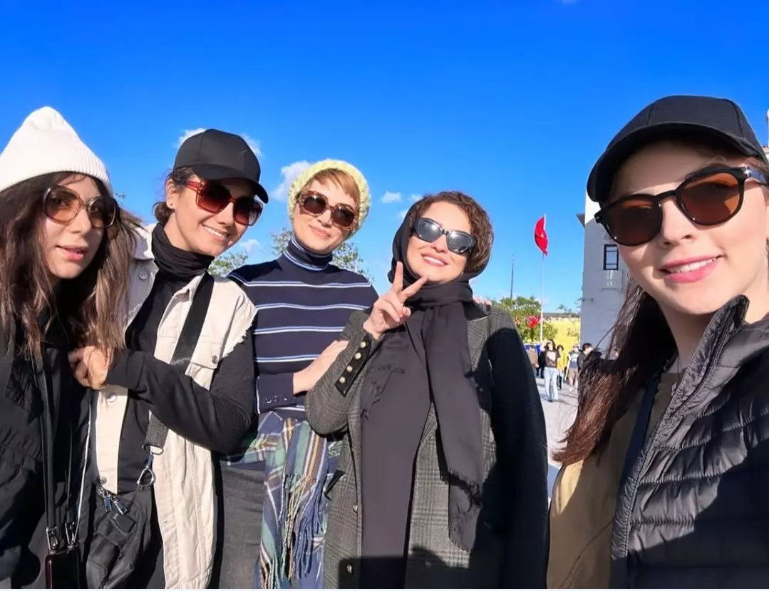 استایل جذاب الناز ملک در ترکیه/ تصاویر پشتصحنه زخم کاری ۴ رسید استایل جذاب الناز ملک در ترکیه/ تصاویر پشتصحنه زخم کاری ۴ رسید