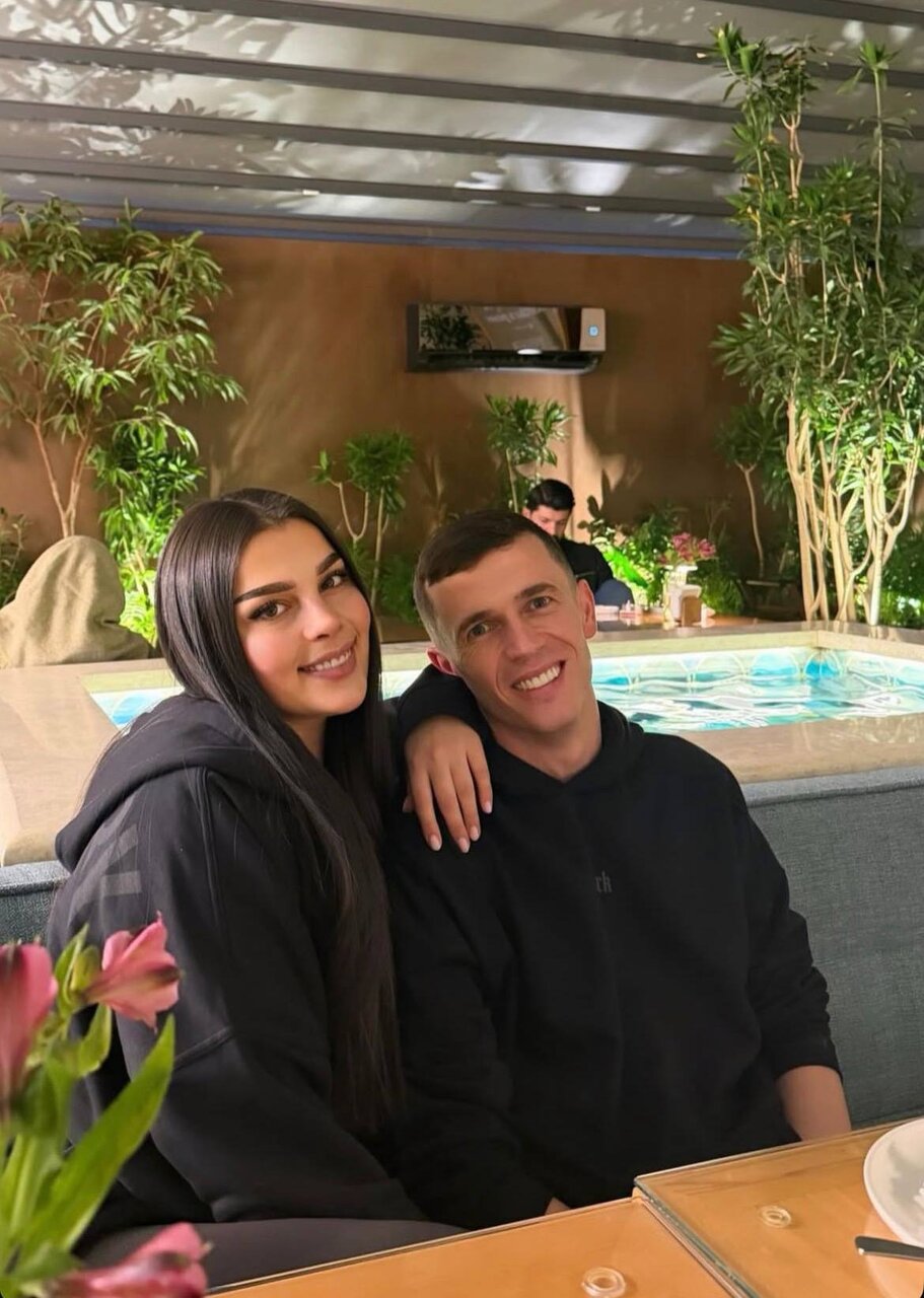 عکس | کافه&zwnj;گردی ستاره خارجی استقلال با همسرش در تهران