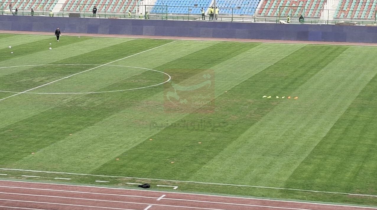 استقبال کم هواداران استقلال و کیفیت چمن ورزشگاه در حد افتضاح!