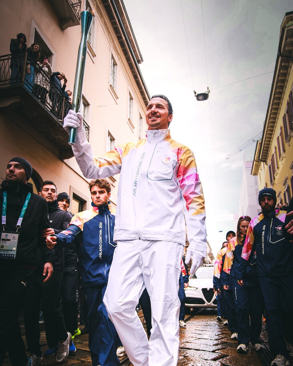 عکس | مشعل المپیک زمستانی در دست زلاتان