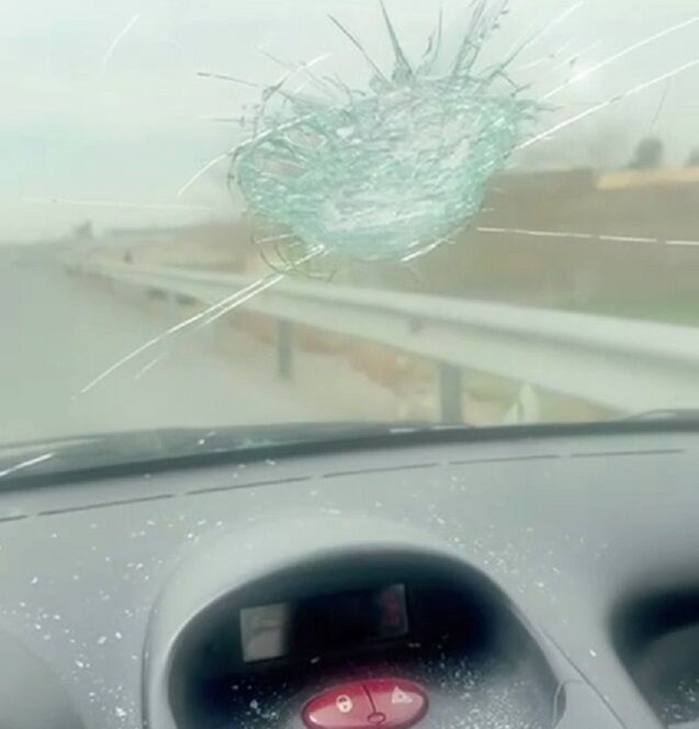 حمله به ماشین داور فوتبال