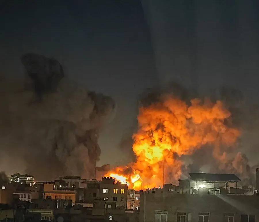 تهران ۱۸ بار بمباران شد / پرواز جنگنده&zwnj;ها در آسمان تهران + فیلم