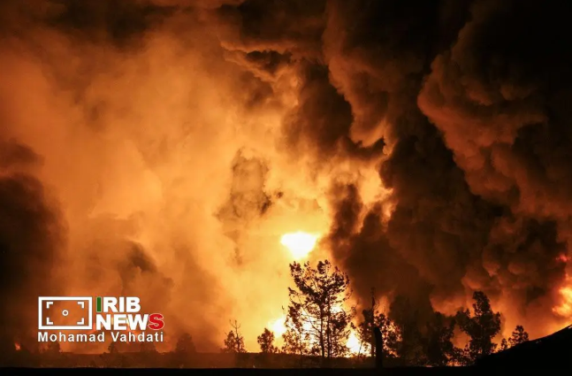 تصاویر آخرالزمانی از آتش سوزی انبار نفت شهران+ عکس