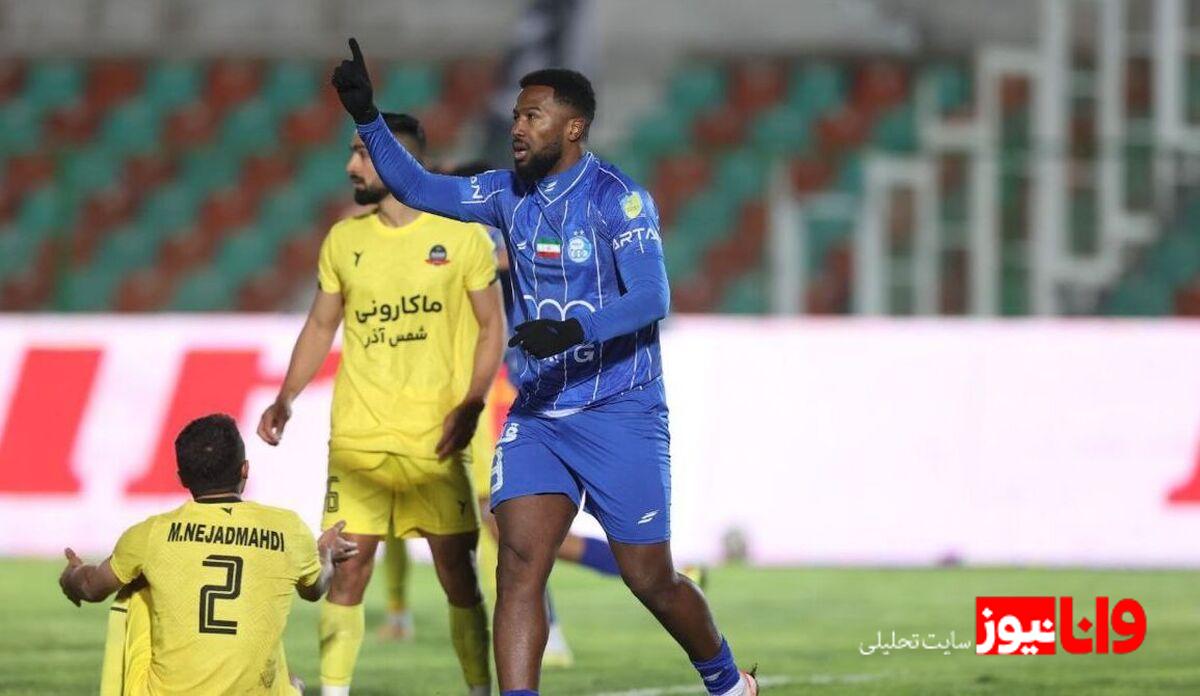 مهاجم استقلال در پاریس چه کار می کند؟