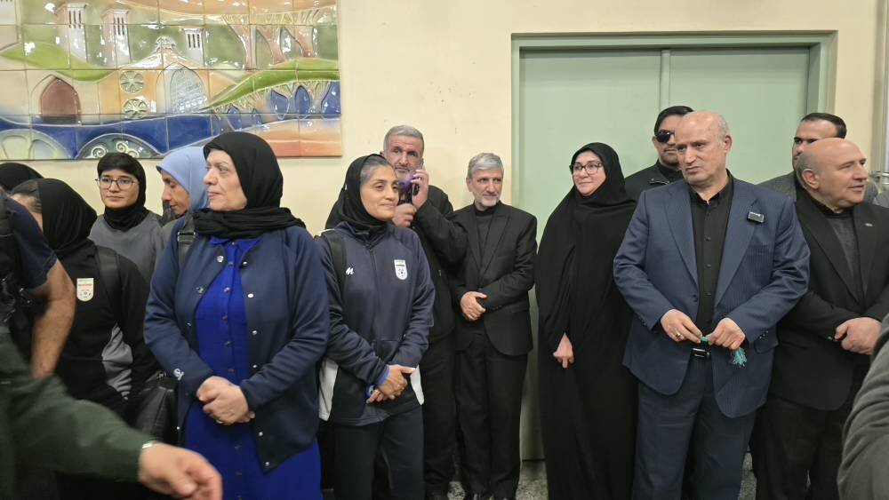 عکس | بازگشت ملی&zwnj;پوشان فوتبال زنان به ایران