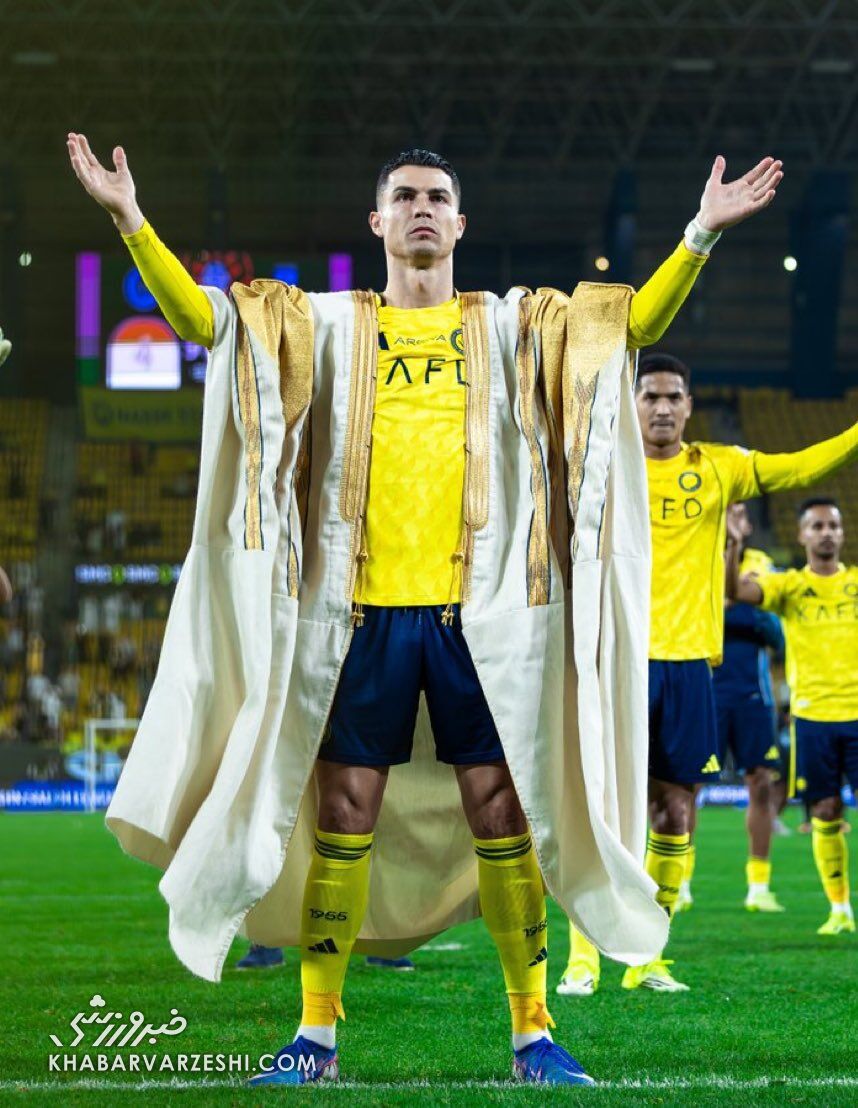 شب رویایی رونالدو؛ از دبل و صدرنشینی تا جشن با لباس عربی +عکس شب رویایی رونالدو؛ از دبل و صدرنشینی تا جشن با لباس عربی +عکس