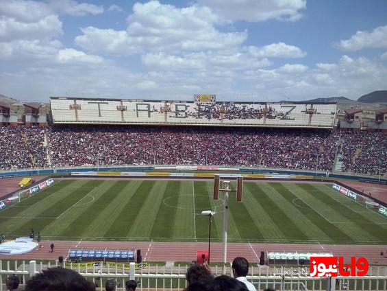 ظرفیت ورزشگاه یادگارامام تکمیل شد حضور تاریخی بانوان تراکتوری در ورزشگاه