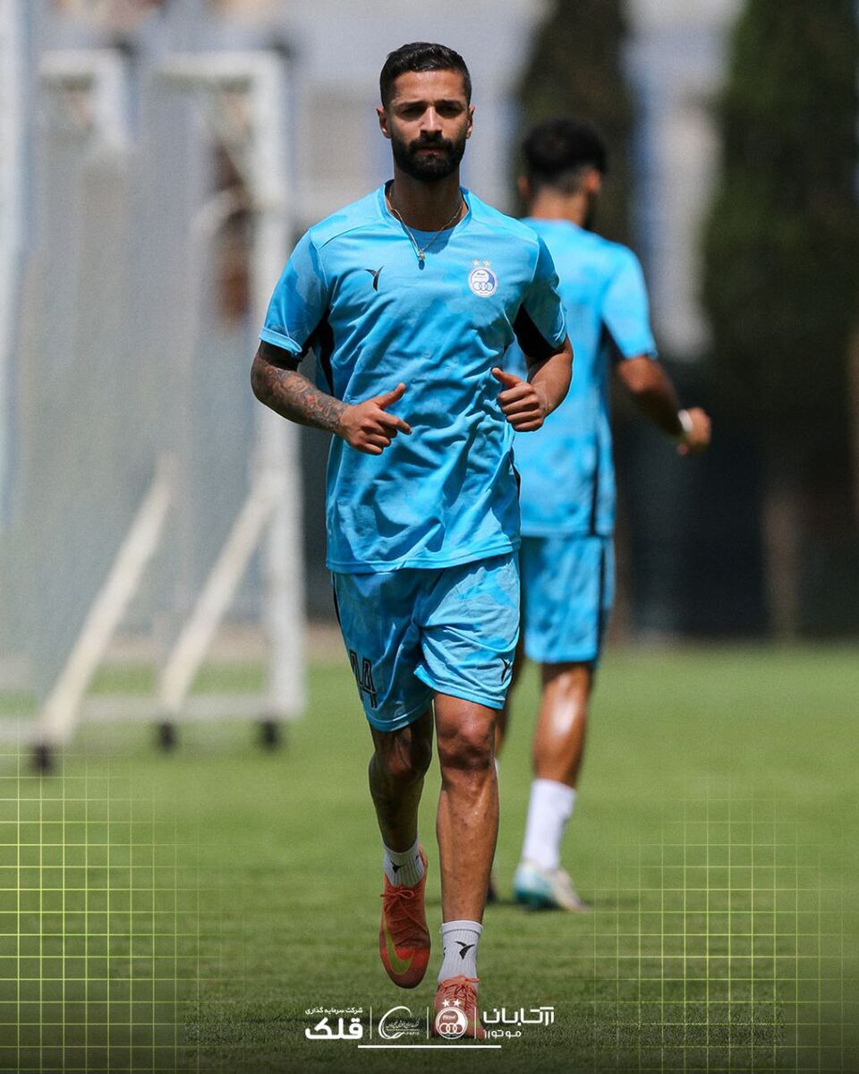 معافیت برای بازیکن استقلال؟/ سرباز در تمرین آبیها دیده شد! معافیت برای بازیکن استقلال؟/ سرباز در تمرین آبیها دیده شد!