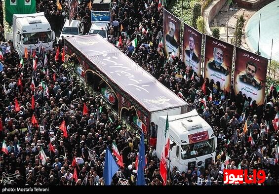 وزیرخارجه دست در دست یک نظامی تصویری که نظرها را به خود جلب کرد