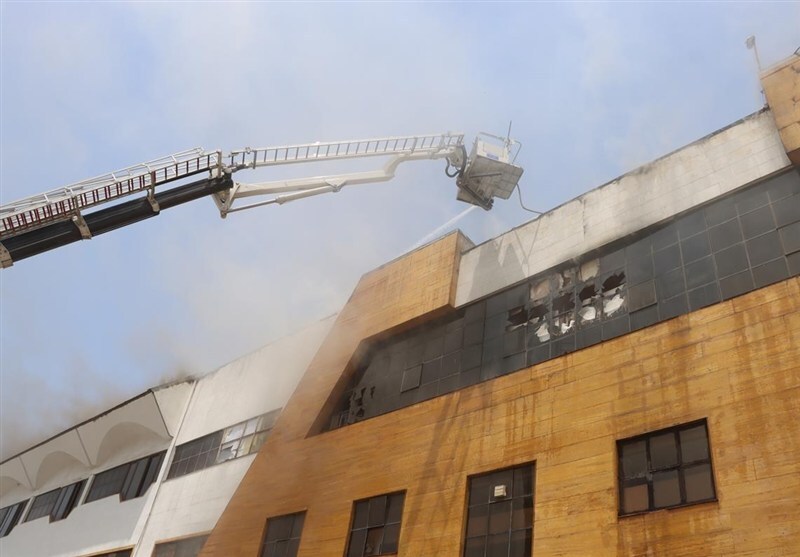 آخرین وضعیت آتشسوزی در مجتمع ونوس انزلی و منطقه آزاد + فیلم آخرین وضعیت آتشسوزی در مجتمع ونوس انزلی و منطقه آزاد + فیلم