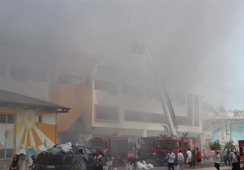 آخرین وضعیت آتشسوزی در مجتمع ونوس انزلی و منطقه آزاد + فیلم آخرین وضعیت آتشسوزی در مجتمع ونوس انزلی و منطقه آزاد + فیلم