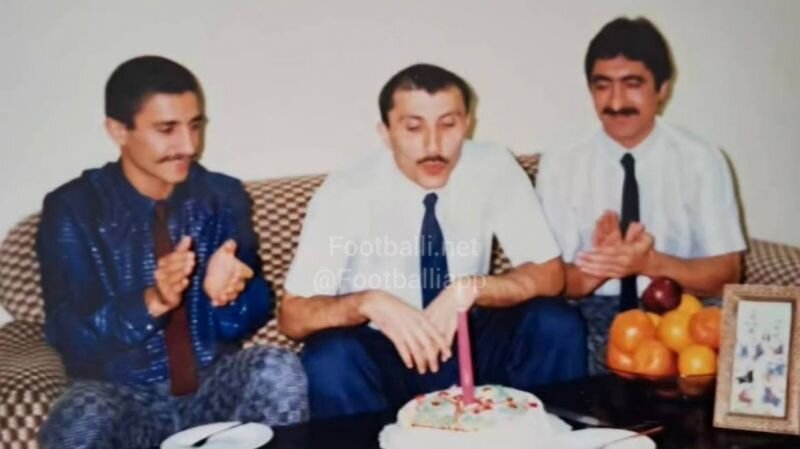 تصویری دیده نشده از قلعه‌نویی در یک میهمانی؛ کروات و شلوار جذب عجیب!