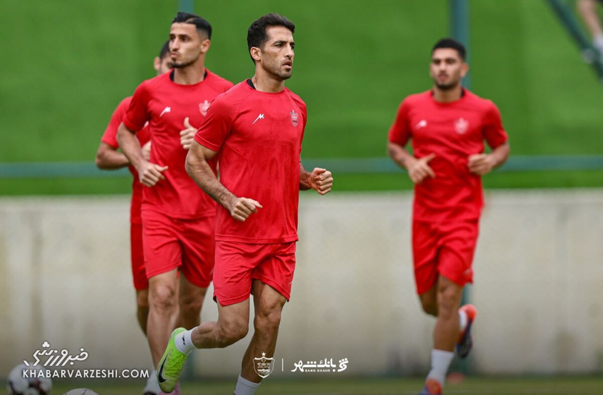 حمله هواداران پرسپولیس به دو بازیکن هاشمیان؛ فقط به خاطر وحید امیری!
