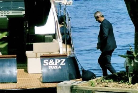 شکار لحظه های سرمربی پرسپولیس حوالی منزل مدیر باشگاه!+ عکس شکار لحظه های سرمربی پرسپولیس حوالی منزل مدیر باشگاه!+ عکس