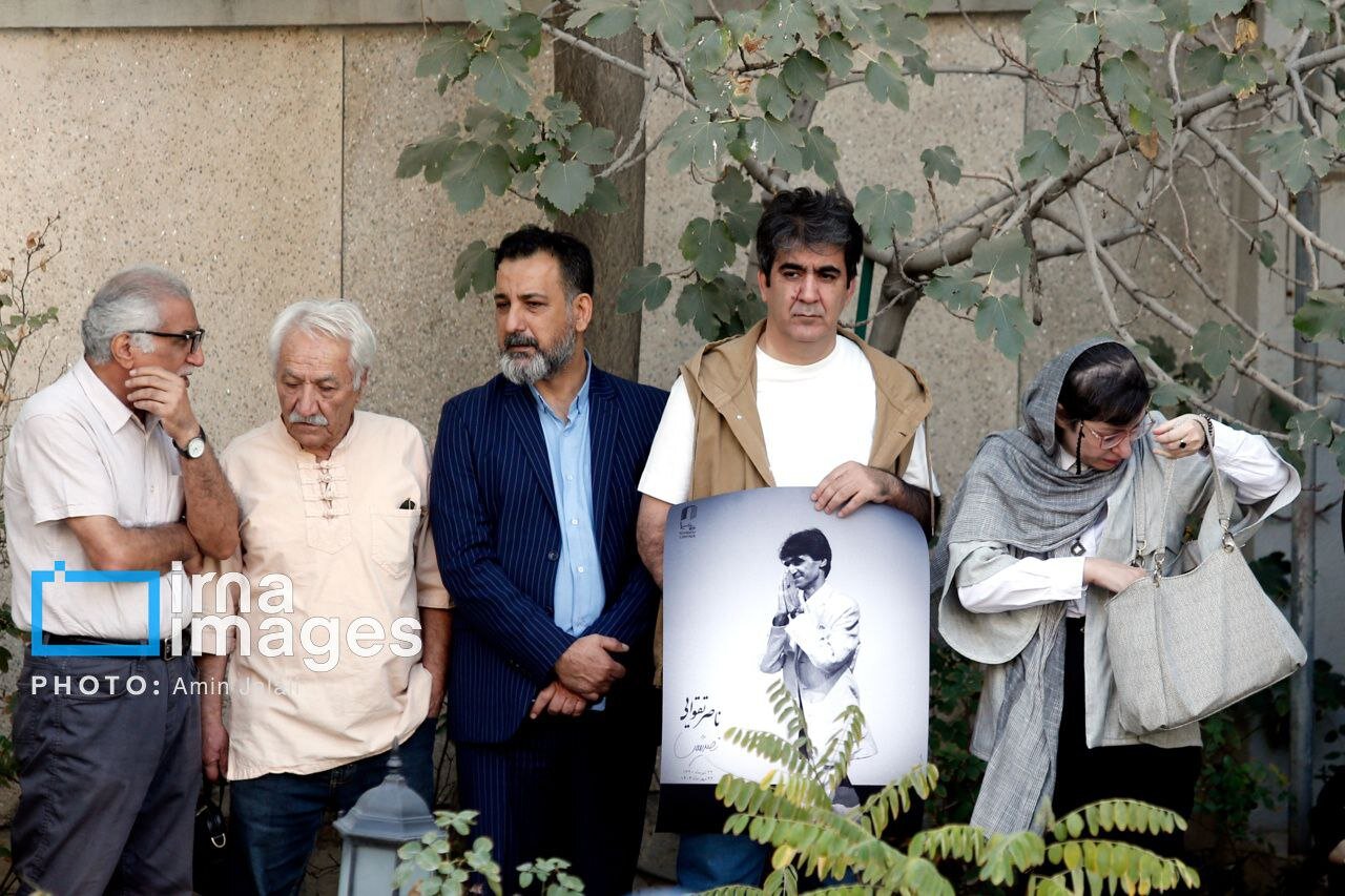 هنرمندانی که در تشییع پیکر ناصر تقوایی شرکت کردند