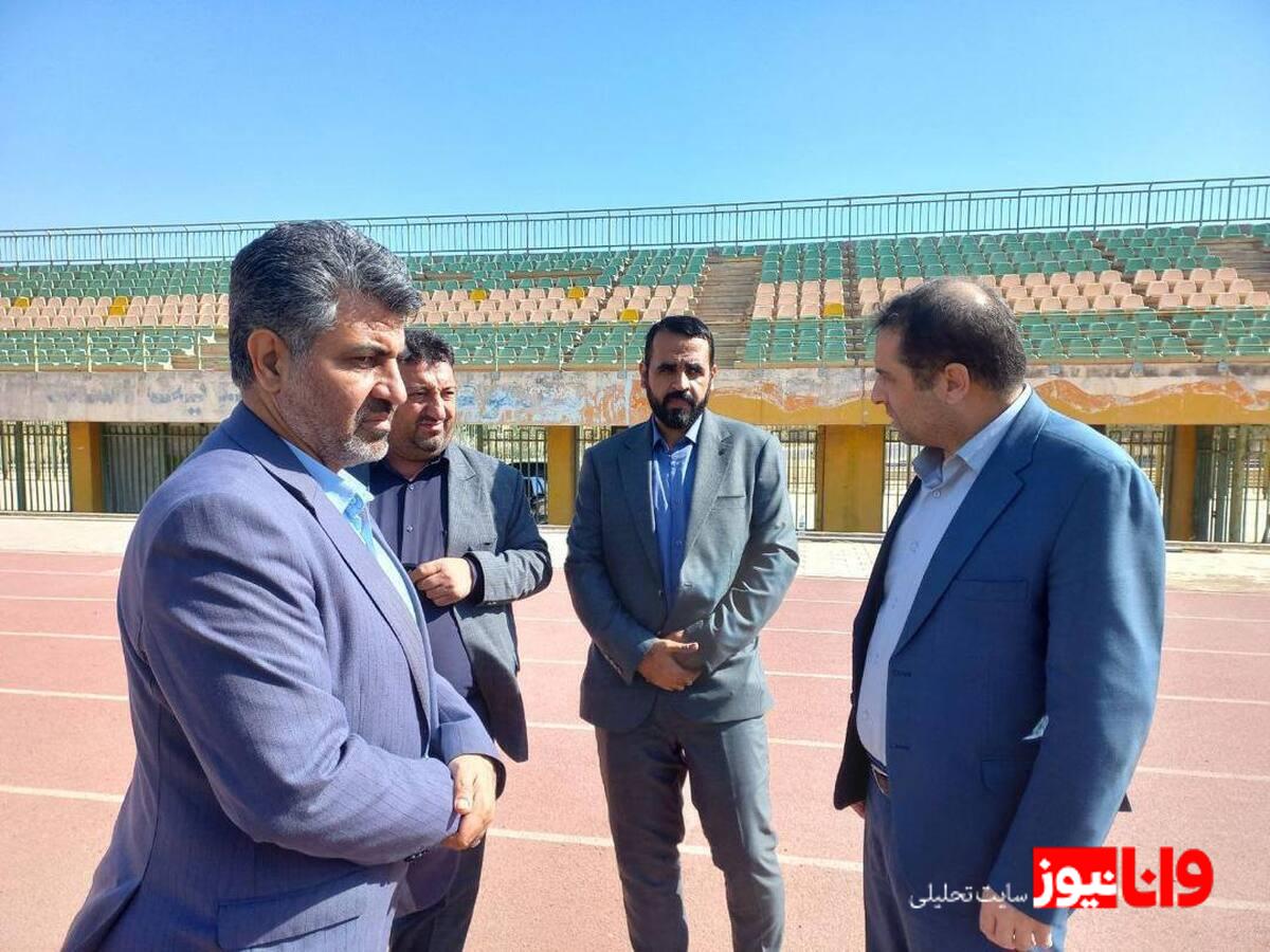بازدید معاون حقوقی مجلس و امور استانهای وزارت ورزش از روند احیای چمن یادگار امام قم
