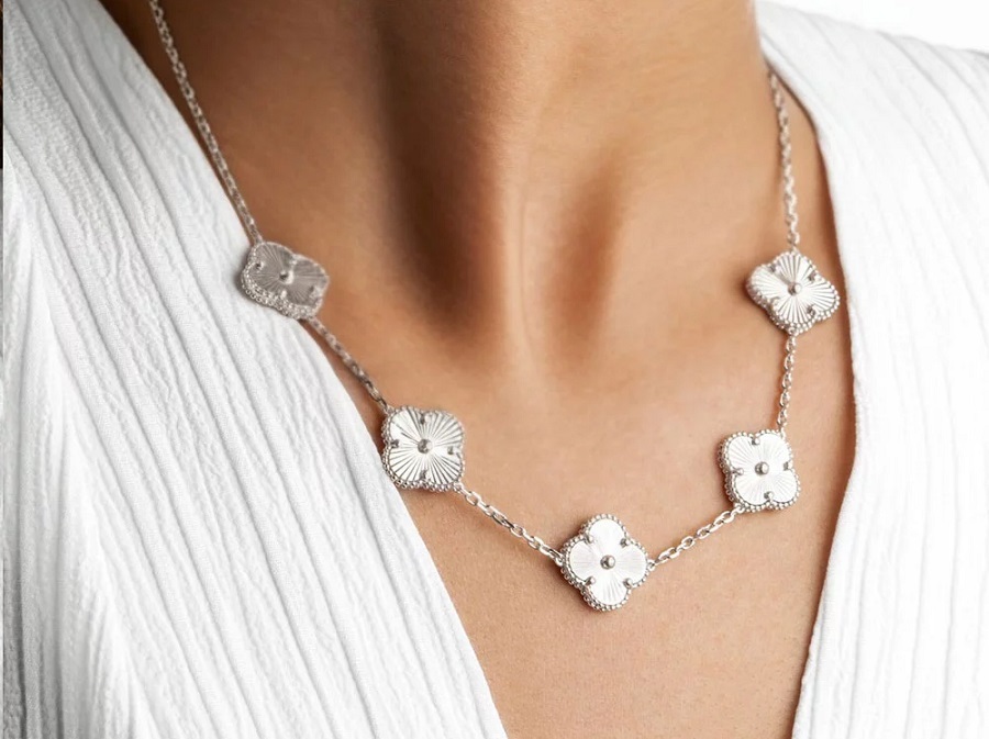 بلک فرایدی فرصتی برای خرید طلاهای خاص با قیمت استثنایی بلک فرایدی فرصتی برای خرید طلاهای خاص با قیمت استثنایی