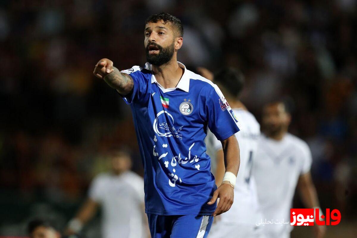 مدافع جنجالی استقلال باید به سربازی برود