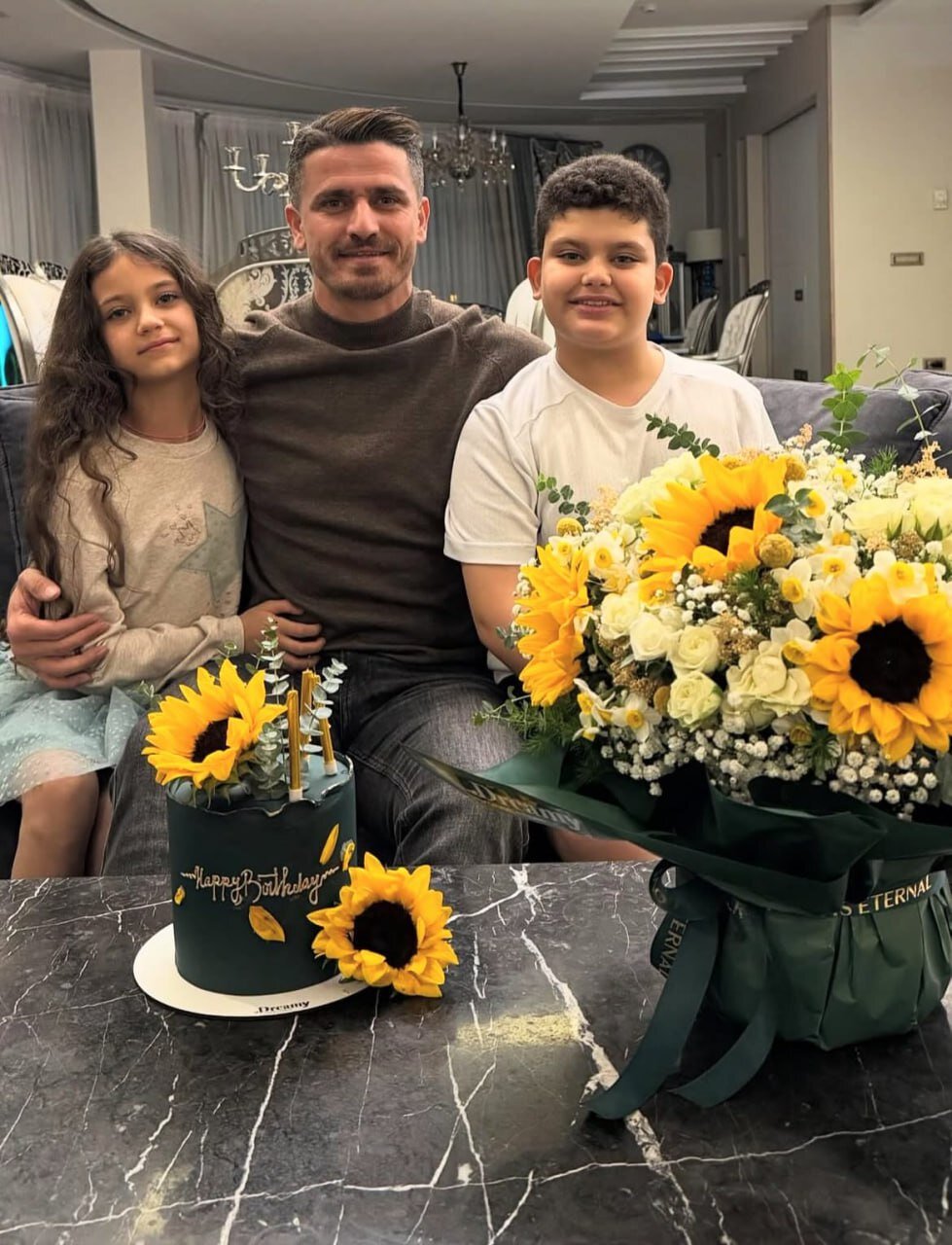 عکس| تولد وریا در کنار خانواده