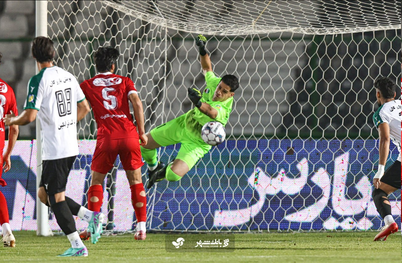 عکس| پرواز عقاب پرسپولیس برفراز آشیانه پرسپولیس