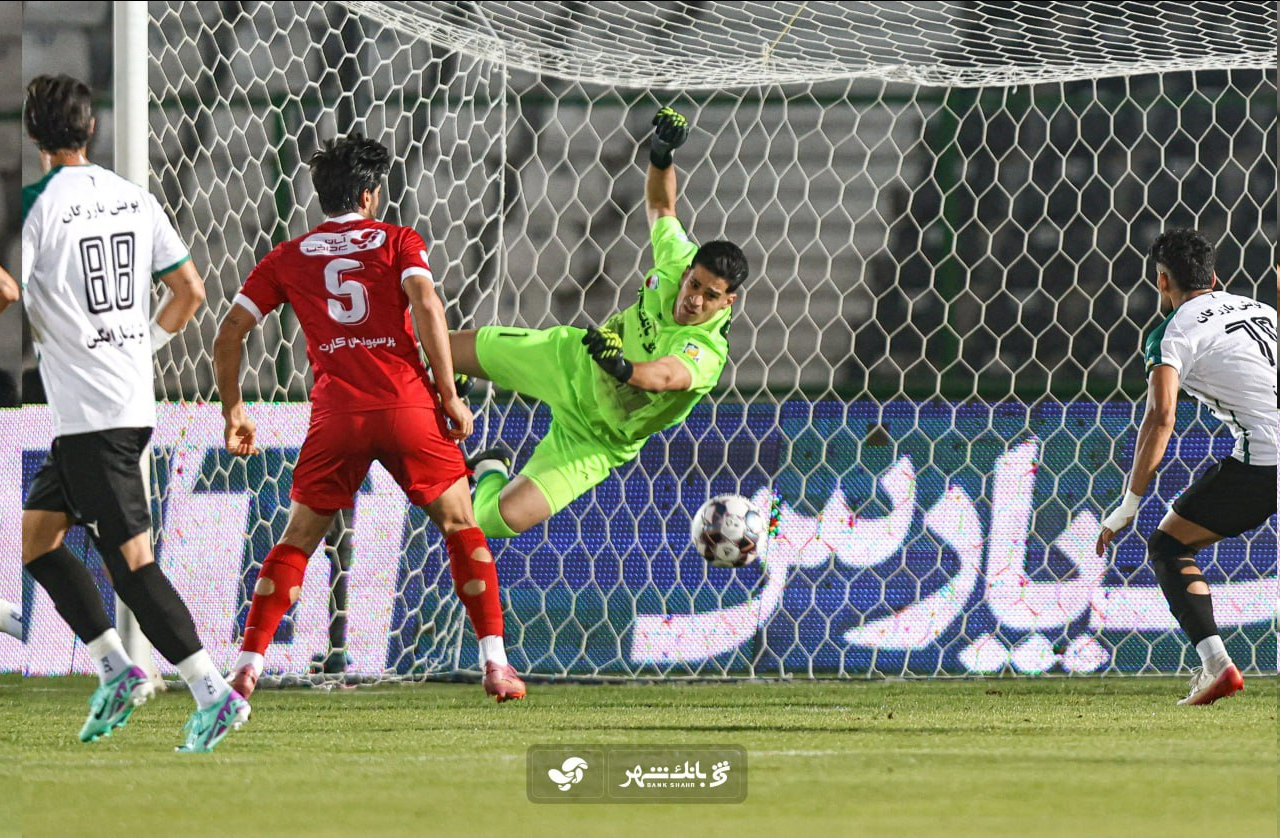 عکس| پرواز عقاب پرسپولیس برفراز آشیانه پرسپولیس