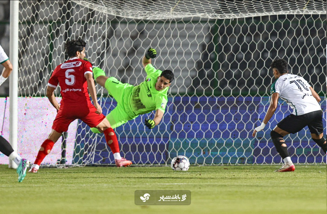 عکس| پرواز عقاب پرسپولیس برفراز آشیانه پرسپولیس