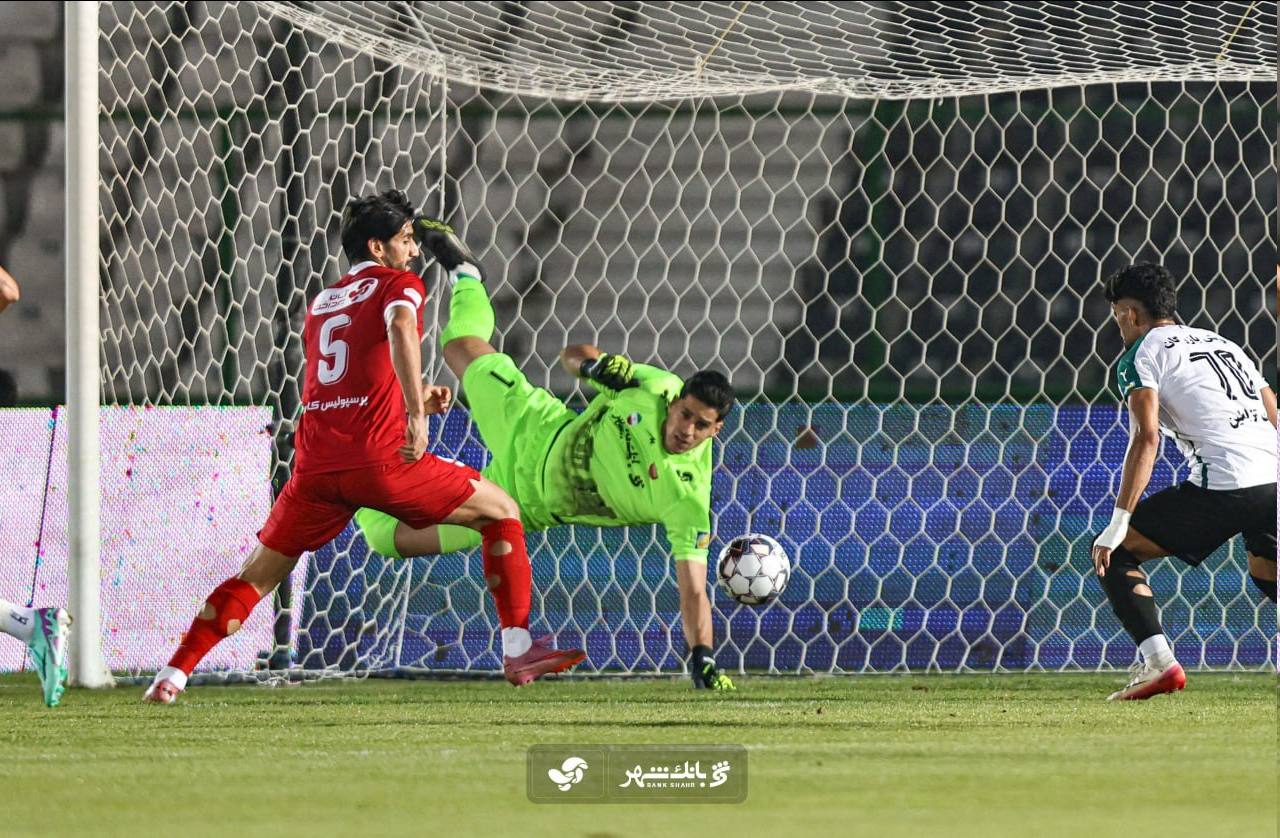 عکس| پرواز عقاب پرسپولیس برفراز آشیانه پرسپولیس