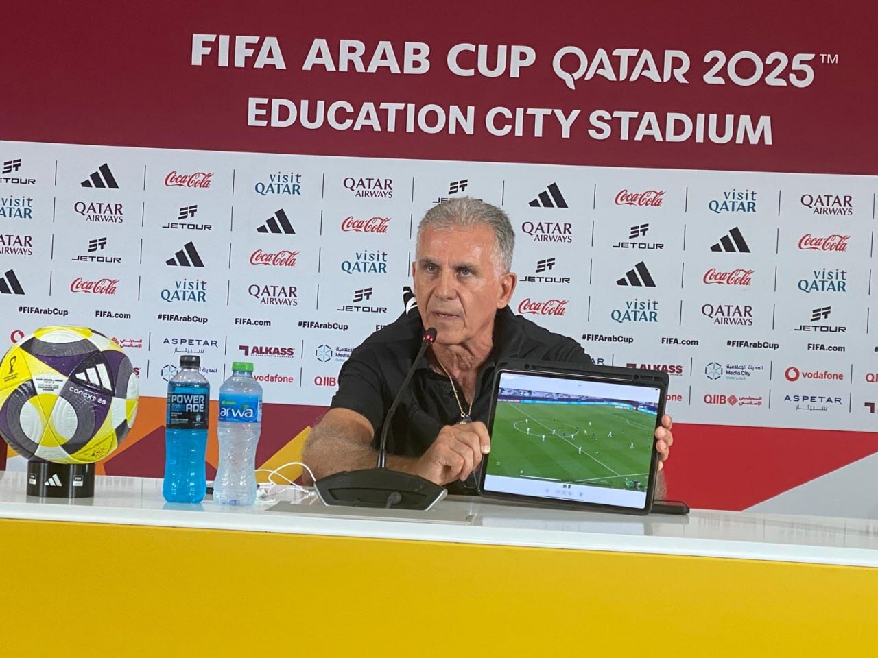 کی‌روش به سیم آخر زد/ مرد پرتغالی با تبلت به کنفرانس خبری رفت! +عکس