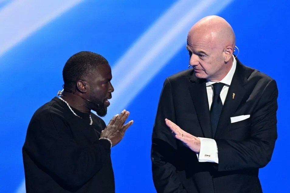 مداخله اینفانتینو برای جلوگیری از افشاگری مجری مراسم قرعهکشی جام جهانی+عکس مداخله اینفانتینو برای جلوگیری از افشاگری مجری مراسم قرعهکشی جام جهانی+عکس