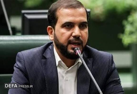 نظر دو نماینده درباره قیمت بنزین/ قیمت واقعی بنزین باید ۷۰- ۸۰ تومان باشد تا با اولین همسایه برابر شود/ افزایش ۲-۳ هزار تومانی تأثیر معناداری ندارد