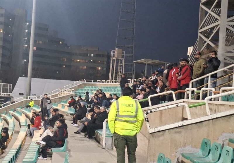 حضور تماشاگر در بازی بدون تماشاگر پیکان - پرسپولیس!+عکس حضور تماشاگر در بازی بدون تماشاگر پیکان - پرسپولیس!+عکس