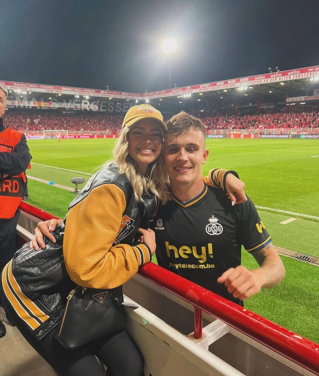 عکس | ستاره دورگه تیم ملی ایران در کنار همسرش