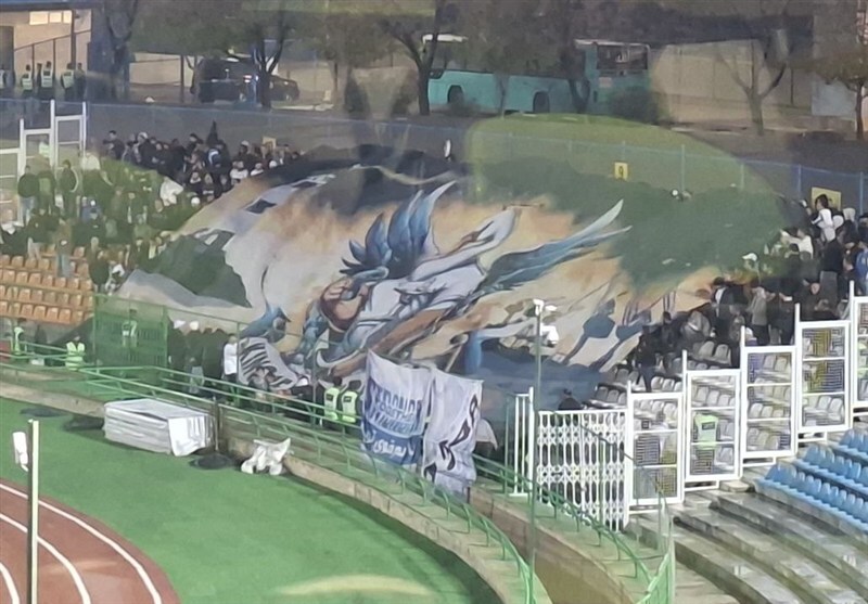 تشویق رضاییان و شعار علیه استقلال/ استقبال کم در روز بارانی تشویق رضاییان و شعار علیه استقلال/ استقبال کم در روز بارانی