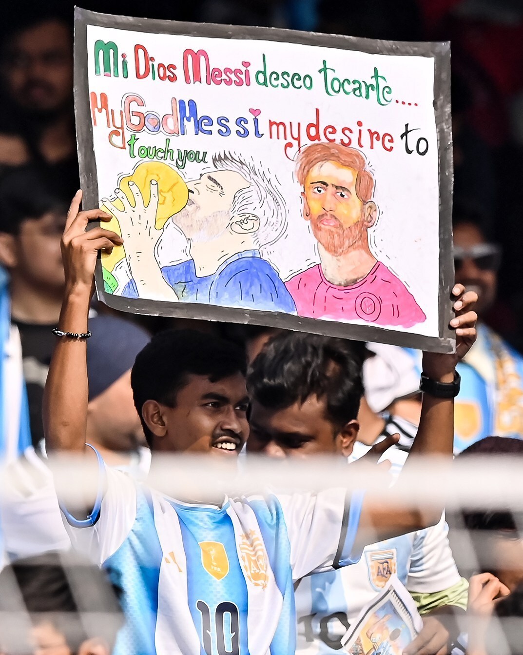 تور مسی در هند به هرج و مرج کشیده شد + عکس تور مسی در هند به هرج و مرج کشیده شد + عکس